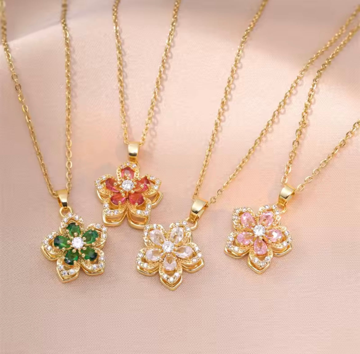 Collier Fleur Rotative en Zircon Brillant Plaqué Or – Bijou Romantique de Luxe pour Femme
